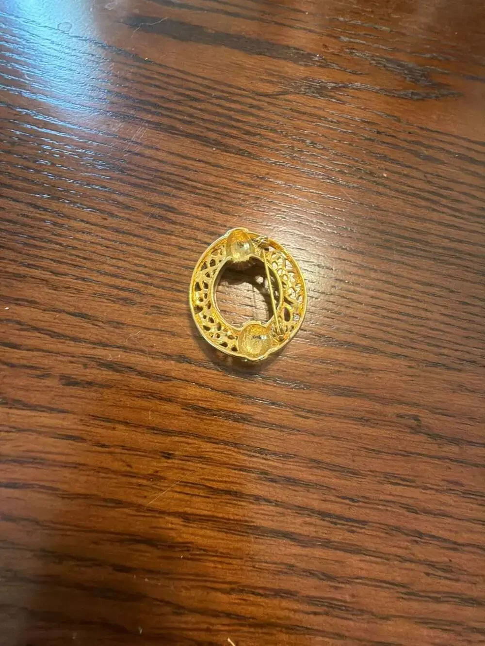 Vintage Gold Tone Oval Filigree Brooch with Ribbed Accents